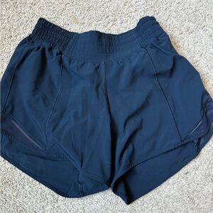 Lulu Lemon - Hotty Hot shorts 4 inch